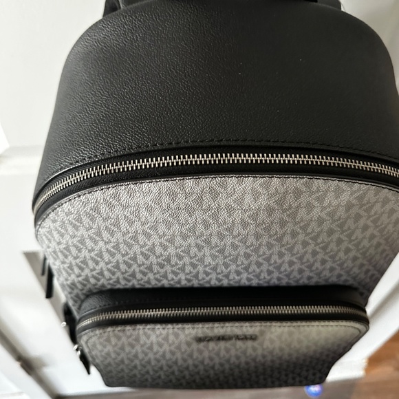 MichaelKors backpack - Picture 5 of 6